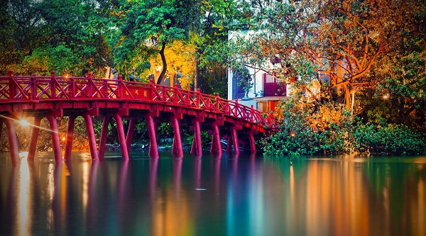 ha noi pho qua nhung diem den lich su noi bat
