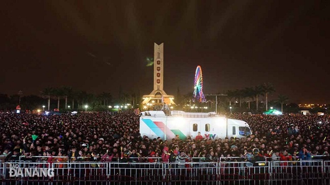 nhung dia diem don countdown 2019 tai ha noi da nang